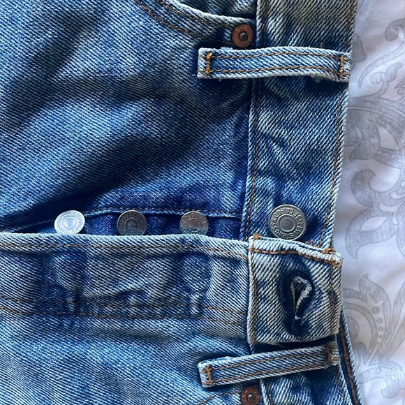 Levi’s (button fly) distress shorts. Size 26. - Picture 6 of 6